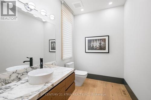 170 Burndale Ave, Toronto, ON - Indoor Photo Showing Bathroom
