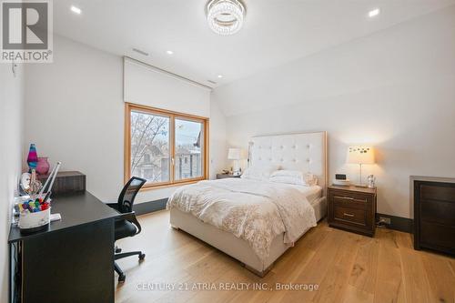 170 Burndale Ave, Toronto, ON - Indoor Photo Showing Bedroom