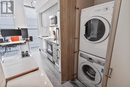 #2110 -28 Wellesley St E, Toronto, ON - Indoor Photo Showing Laundry Room