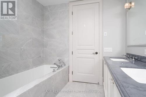 304 - 133 Hazelton Avenue, Toronto, ON - Indoor Photo Showing Bathroom