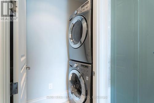 304 - 133 Hazelton Avenue, Toronto, ON - Indoor Photo Showing Laundry Room