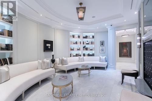 304 - 133 Hazelton Avenue, Toronto, ON - Indoor Photo Showing Living Room