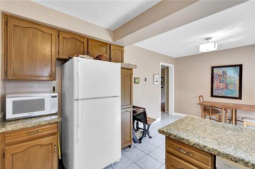 116 Barbican Trail, St. Catharines, ON - Indoor Photo Showing Kitchen