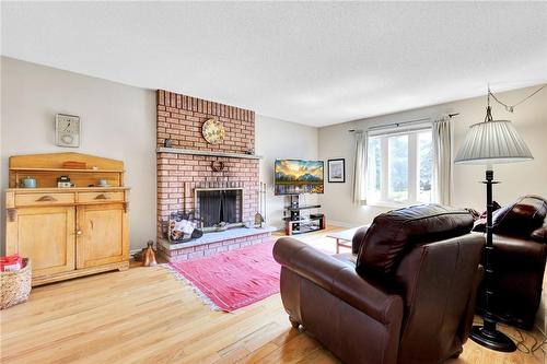 116 Barbican Trail, St. Catharines, ON - Indoor Photo Showing Living Room With Fireplace