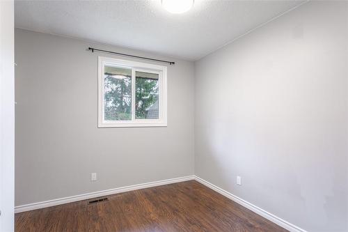 9 Hurricane Road, Fonthill, ON - Indoor Photo Showing Other Room