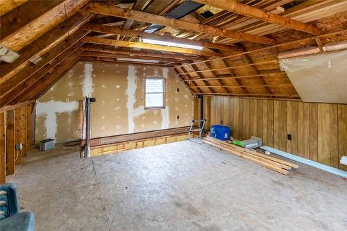 9 Hurricane Road, Fonthill, ON - Indoor Photo Showing Other Room