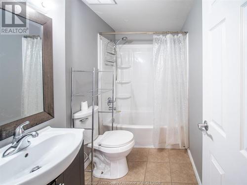 5498 Lassaline Street, Windsor, ON - Indoor Photo Showing Bathroom