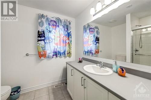 521 Paine Avenue, Ottawa, ON - Indoor Photo Showing Bathroom