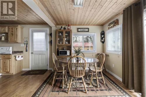 143 Finns Bay Rd, Laird Township, ON - Indoor Photo Showing Dining Room
