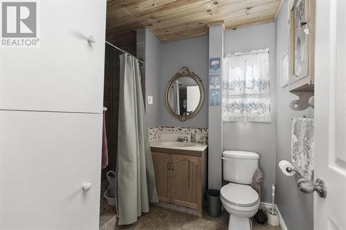 143 Finns Bay Rd, Laird Township, ON - Indoor Photo Showing Bathroom