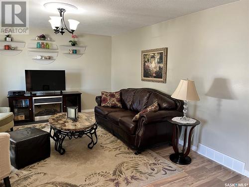 137 East Drive, Saskatoon, SK - Indoor Photo Showing Living Room