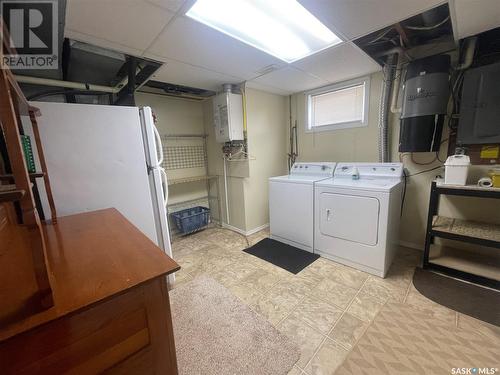 107 Griffin Street, Maple Creek, SK - Indoor Photo Showing Laundry Room