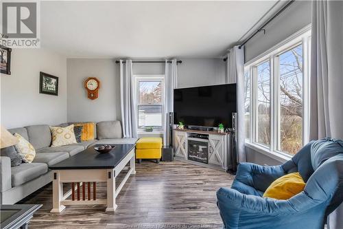 2031 Amirault Rd, Dieppe, NB - Indoor Photo Showing Living Room