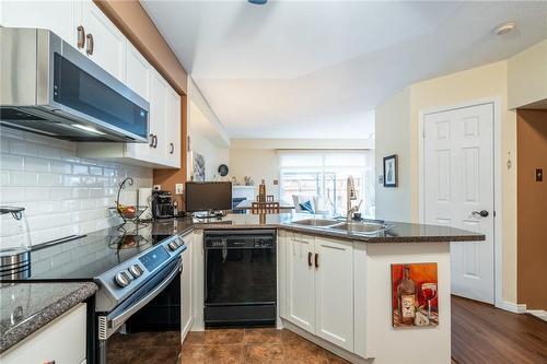 2025 Cleaver Avenue|Unit #32, Burlington, ON - Indoor Photo Showing Kitchen With Double Sink