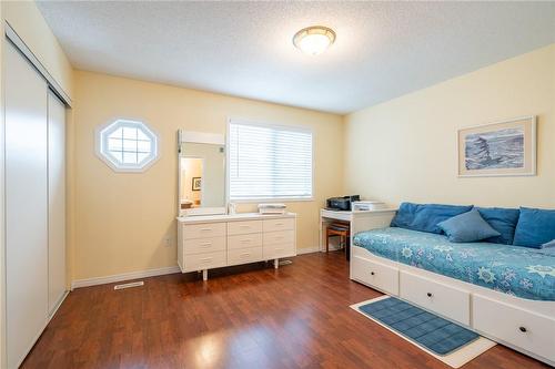 2025 Cleaver Avenue|Unit #32, Burlington, ON - Indoor Photo Showing Bedroom