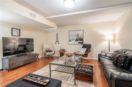 2025 Cleaver Avenue|Unit #32, Burlington, ON - Indoor Photo Showing Living Room