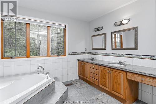 1624 Dixon Road, Sudbury, ON - Indoor Photo Showing Bathroom