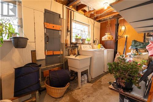 389 St Raphael Street, Sudbury, ON - Indoor Photo Showing Laundry Room