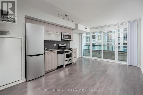 #512W -36 Lisgar St, Toronto, ON - Indoor Photo Showing Kitchen
