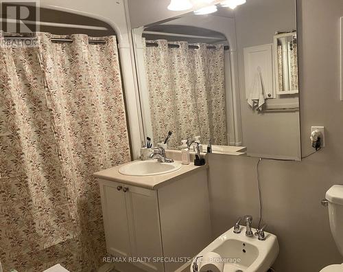 #602 -810 Scollard Crt, Mississauga, ON - Indoor Photo Showing Bathroom
