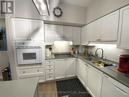 #602 -810 Scollard Crt, Mississauga, ON - Indoor Photo Showing Kitchen With Double Sink