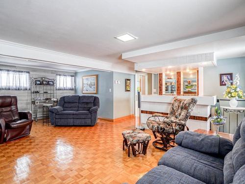 Salle familiale - 1206 Av. De Charny, Mascouche, QC - Indoor Photo Showing Living Room