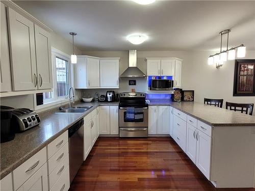 62 Dufferin Avenue W, Portage La Prairie, MB - Indoor Photo Showing Kitchen With Double Sink