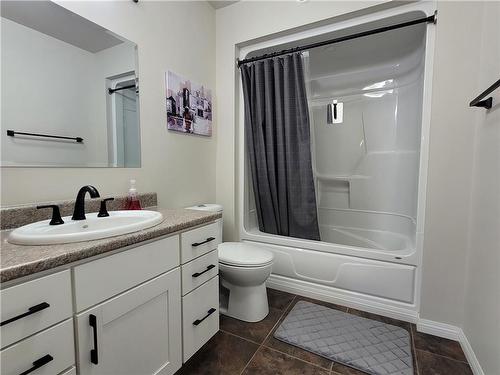 62 Dufferin Avenue W, Portage La Prairie, MB - Indoor Photo Showing Bathroom