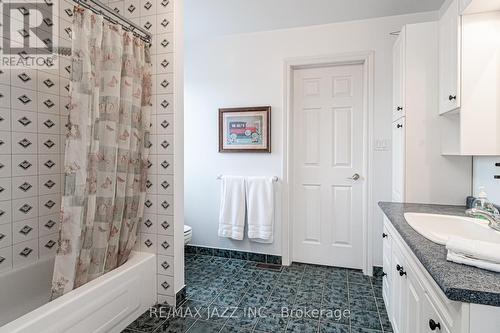 6732 Shiloh Rd, Clarington, ON - Indoor Photo Showing Bathroom