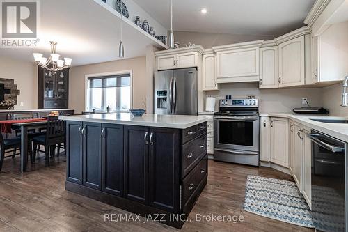 6732 Shiloh Rd, Clarington, ON - Indoor Photo Showing Kitchen