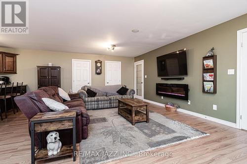 6732 Shiloh Rd, Clarington, ON - Indoor Photo Showing Living Room