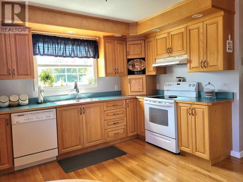 2 Lakeview Drive, Kippens, NL - Indoor Photo Showing Kitchen