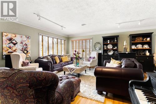 2660 Albert Street, Regina, SK - Indoor Photo Showing Living Room