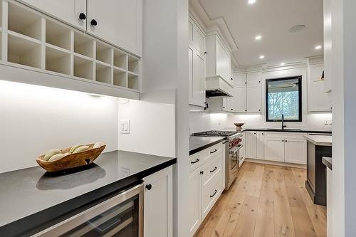 2168 Harris Crescent, Burlington, ON - Indoor Photo Showing Kitchen With Upgraded Kitchen