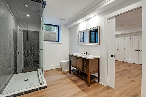 2168 Harris Crescent, Burlington, ON - Indoor Photo Showing Bathroom