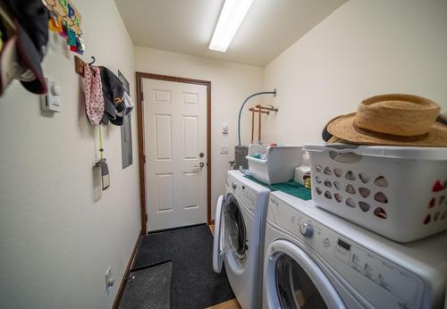 1661 Koocanusa Lake Drive, Lake Koocanusa, BC - Indoor Photo Showing Laundry Room