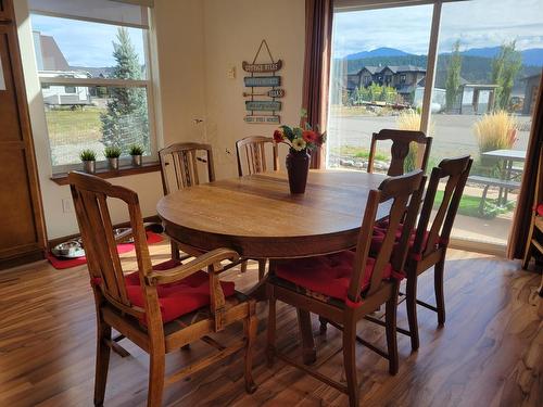 1661 Koocanusa Lake Drive, Lake Koocanusa, BC - Indoor Photo Showing Dining Room