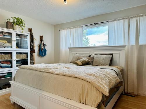 201 14Th Street S, Cranbrook, BC - Indoor Photo Showing Bedroom