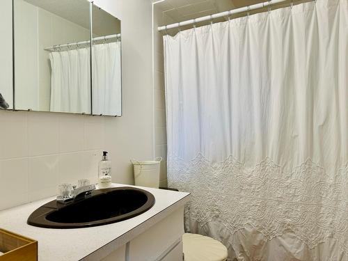 201 14Th Street S, Cranbrook, BC - Indoor Photo Showing Bathroom