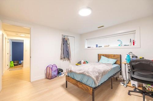 490 Pine Avenue, Sparwood, BC - Indoor Photo Showing Bedroom