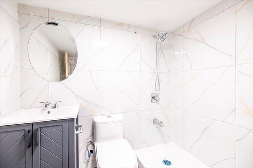 490 Pine Avenue, Sparwood, BC - Indoor Photo Showing Bathroom