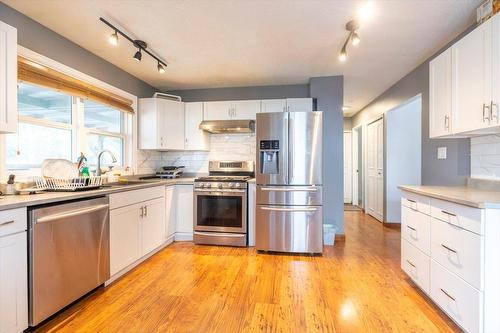 490 Pine Avenue, Sparwood, BC - Indoor Photo Showing Kitchen With Stainless Steel Kitchen With Upgraded Kitchen