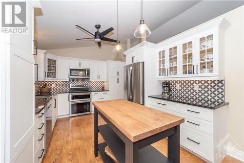 708 French Settlement Road, Kemptville, ON - Indoor Photo Showing Kitchen With Upgraded Kitchen