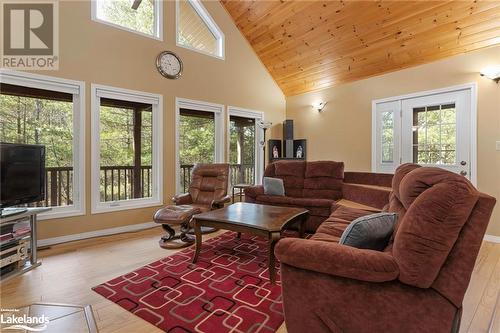 72 Richwood Drive, Skerryvore, ON - Indoor Photo Showing Living Room
