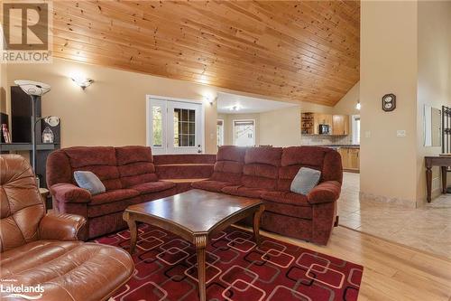 72 Richwood Drive, Skerryvore, ON - Indoor Photo Showing Living Room