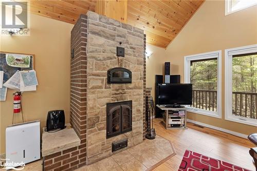 72 Richwood Drive, Skerryvore, ON - Indoor Photo Showing Living Room With Fireplace