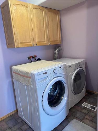 106 Conklin Street S, Crystal City, MB - Indoor Photo Showing Laundry Room
