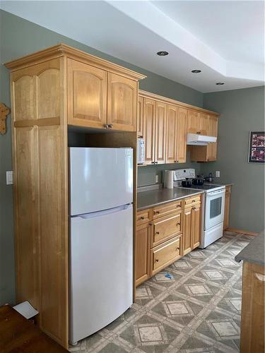 106 Conklin Street S, Crystal City, MB - Indoor Photo Showing Kitchen