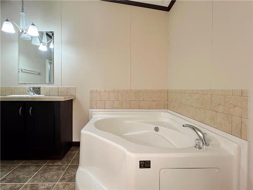 123 Highland Park, Brandon, MB - Indoor Photo Showing Bathroom