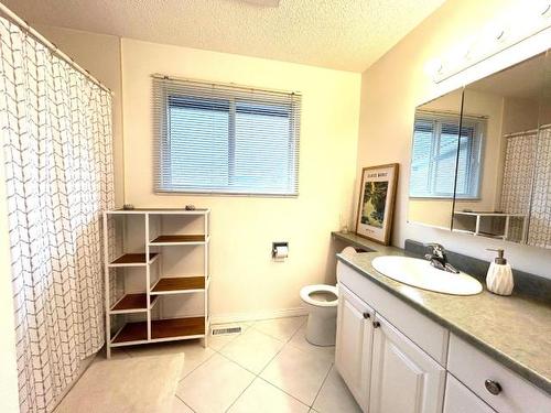 125 Monmouth Drive, Kamloops, BC - Indoor Photo Showing Bathroom